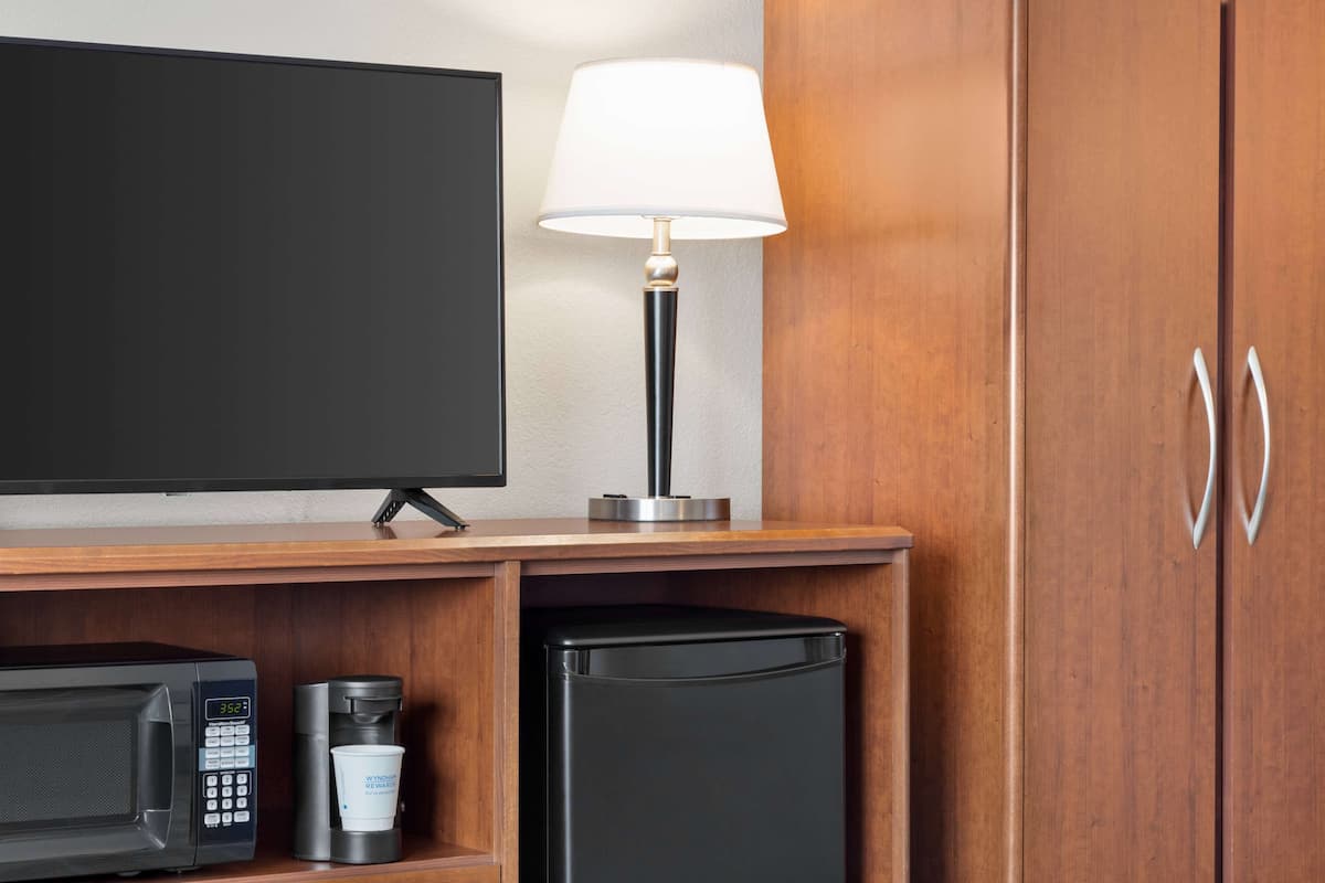 room, 1 king bed, non smoking | in-room safe, desk, laptop workspace, blackout curtains