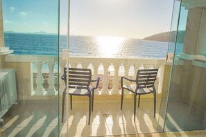 Deluxe-sviitti | Minibaari, työpöytä, pimennysverhot, ilmaiset vauvansängyt