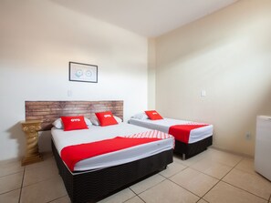 Quarto triplo, várias camas | Frigobar, roupa de cama