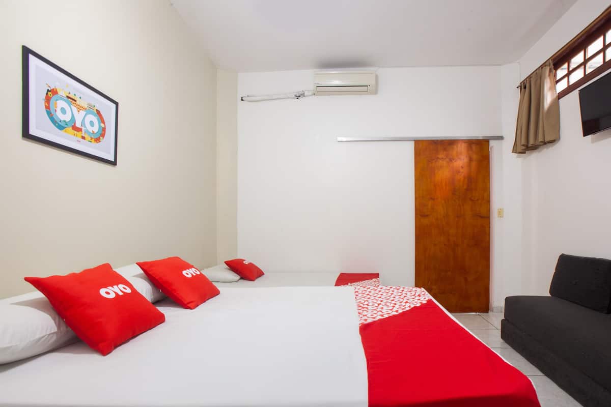 Family Suite | Minibar, bed sheets