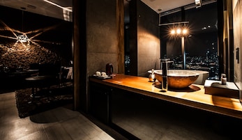 Premium bedding, in-room safe, blackout curtains, soundproofing