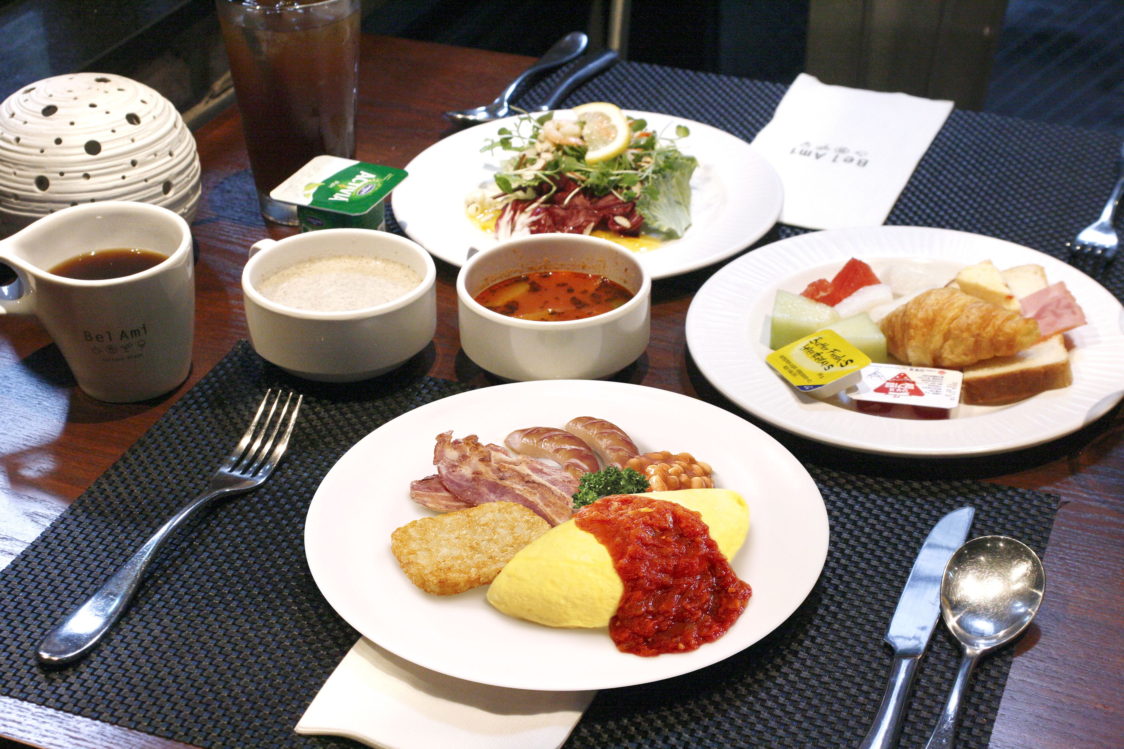 daily cooked-to-order breakfast (krw 15000 per person)