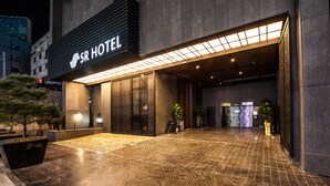 The exterior of SR Hotel with a modern design, featuring a herringbone patterned floor and a well-lit entrance. - SR Hotel Sadang (Seoul)