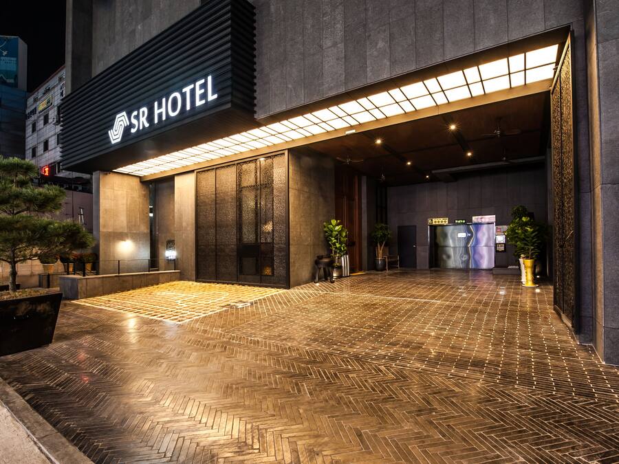 Front of property – evening/night