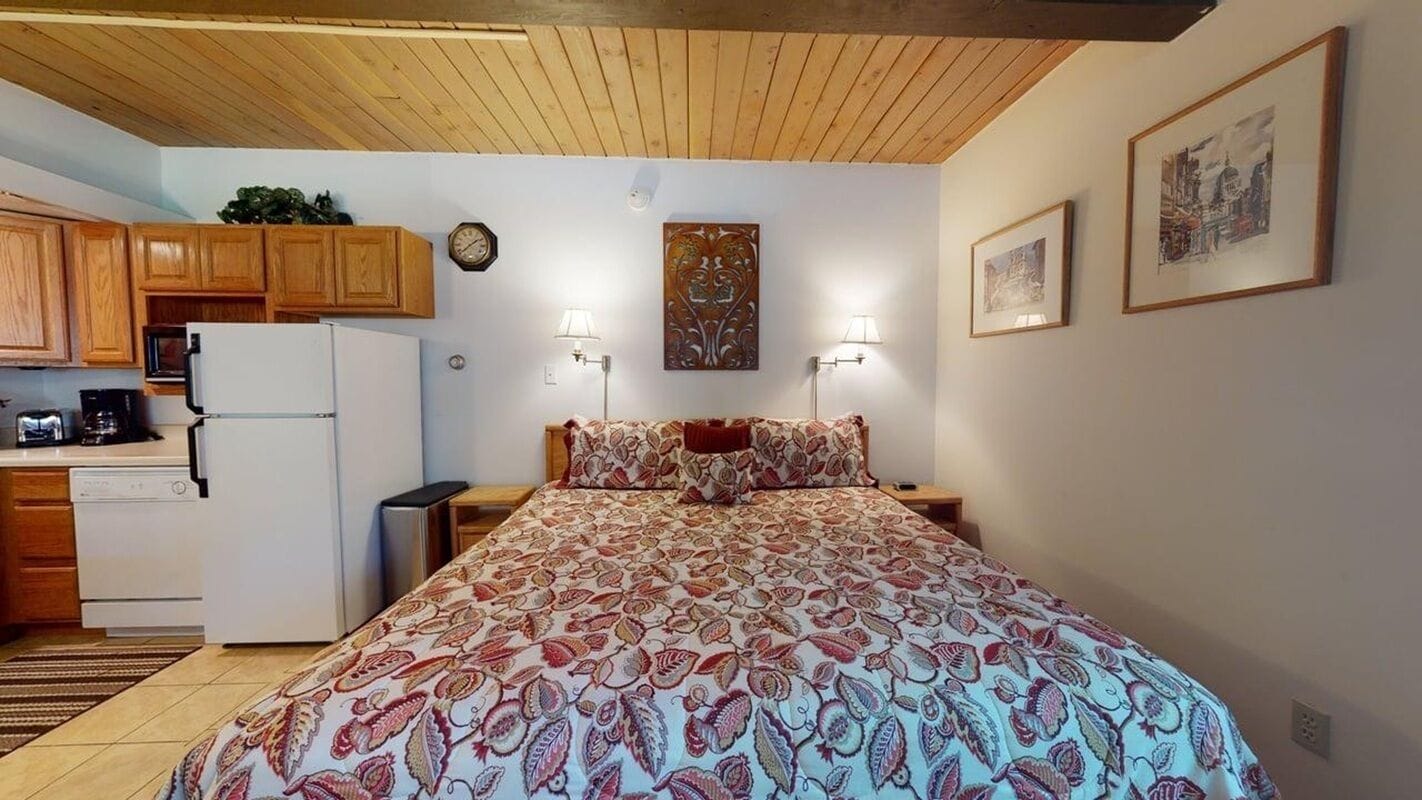 Studio (Aspenwood L2) | Individuelt dekorert, individuelt innredet og strykejern/-brett