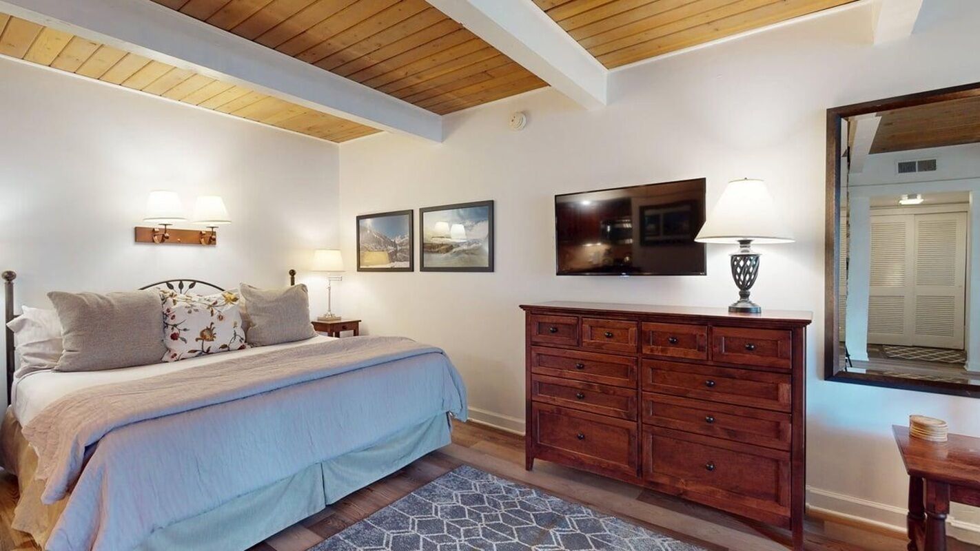 Studio (Aspenwood L5) | Individuelt dekorert, individuelt innredet og strykejern/-brett