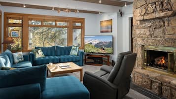 Condo, 2 Bedrooms (Aspenwood L14) | Property amenity