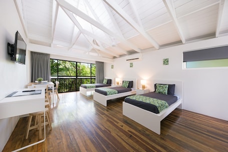 Ensuite triple room | 1 bedroom, bed sheets
