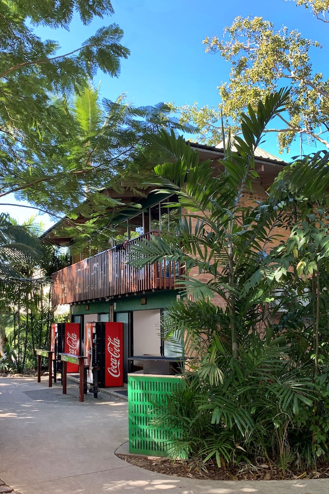 Magnums Hotel by null