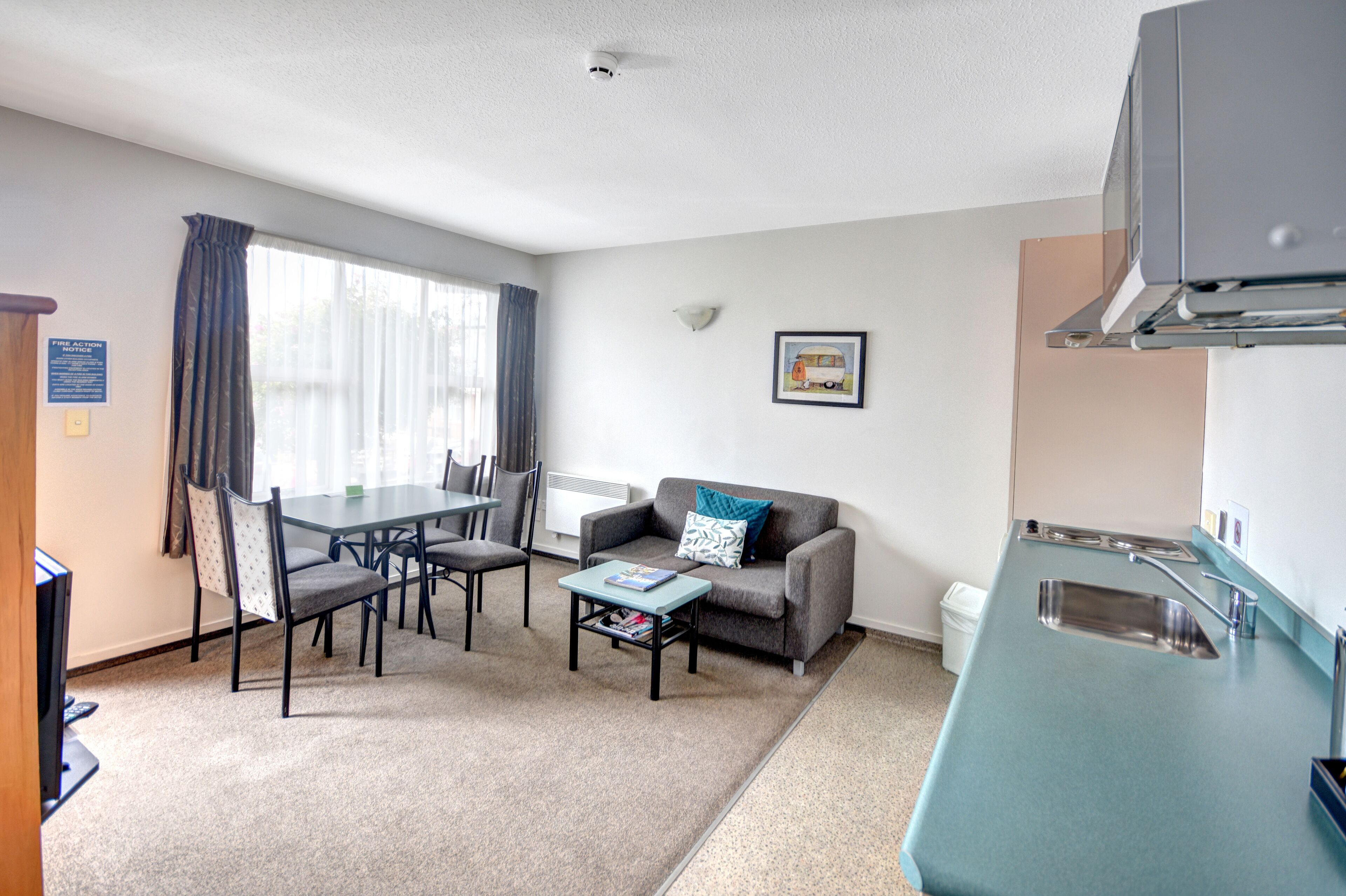 LCD-Fernseher, Netflix, DVD-Player