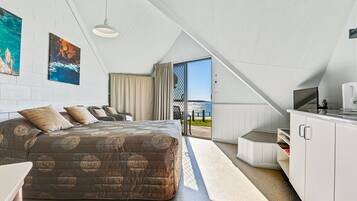 Studiolejlighed - ved stranden | Mørklægningsgardiner, lydisolering, strygejern/strygebræt