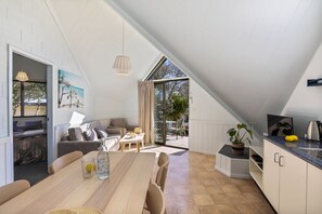 2 Bedroom Parksetting | Living area | Flat-screen TV, DVD player