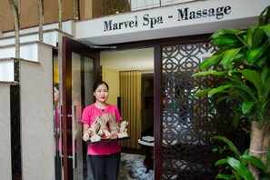 Kropsbehandlinger, hot stone-massage, body wrap-behandlinger