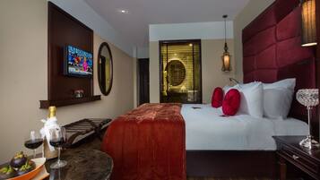Minibar, in-room safe, desk, iron/ironing board