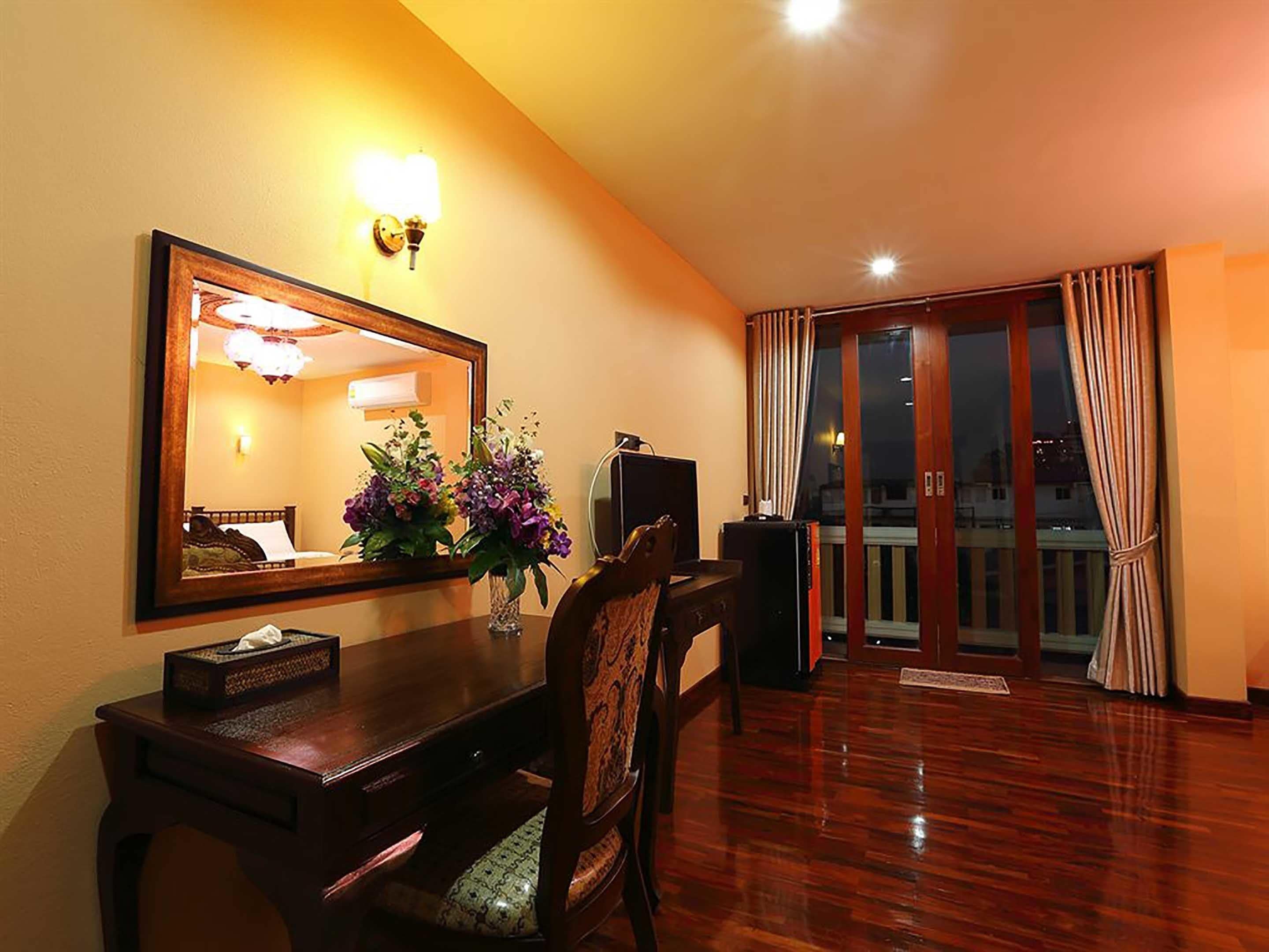 premium room | 1 bedroom, minibar, in-room safe, desk