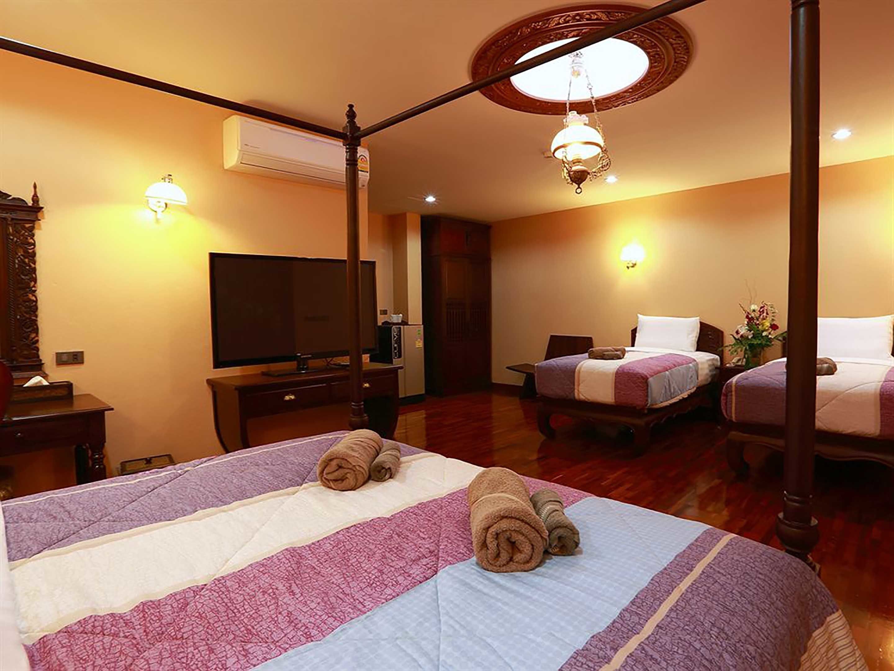 royal family | 1 bedroom, minibar, in-room safe, desk