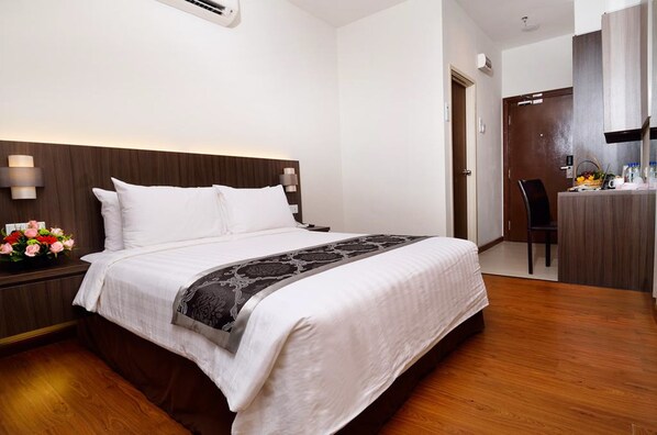 Minibar y caja de seguridad en la habitación 