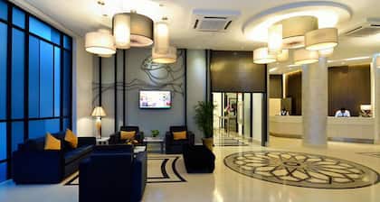 Holiday Villa Hotel & Suites