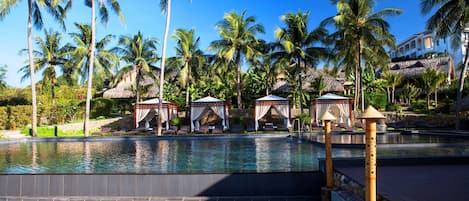 Outdoor pool, sun loungers