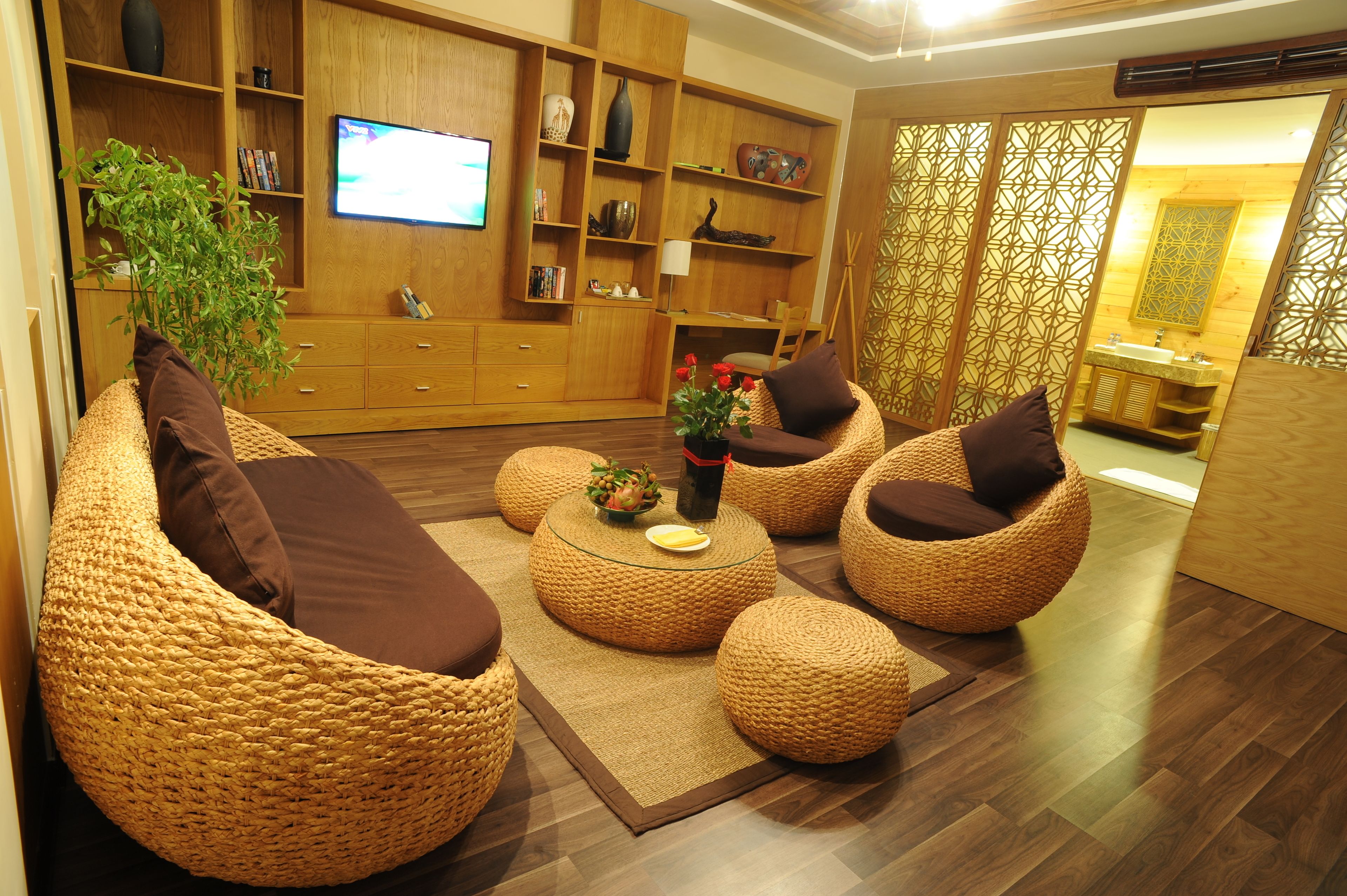 suite | living area | lcd tv