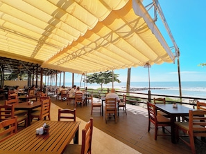 Breakfast, lunch, dinner served; local cuisine, ocean views