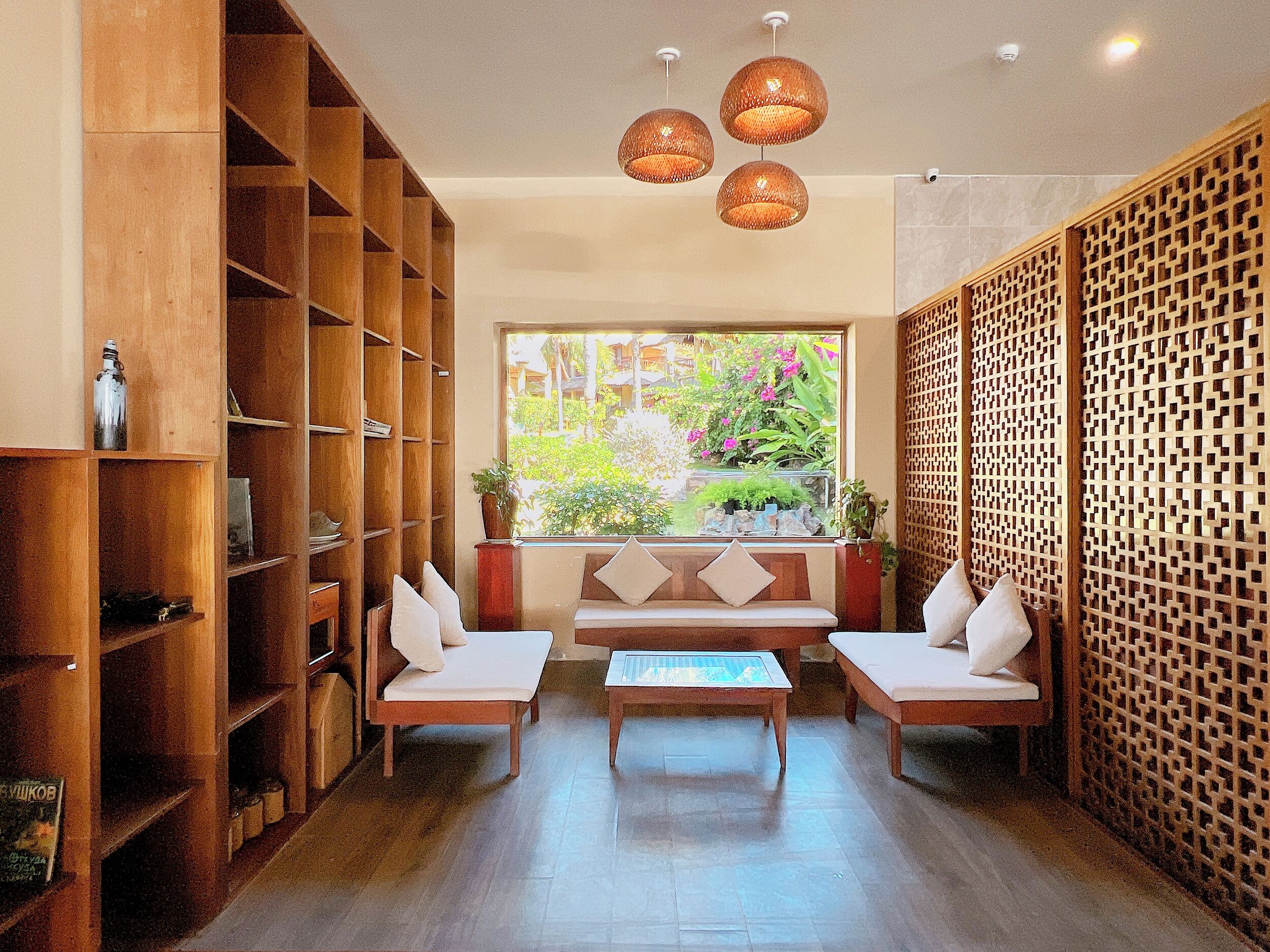 breakfast, lunch, dinner served; local cuisine, sea views