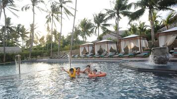 Outdoor pool, pool loungers