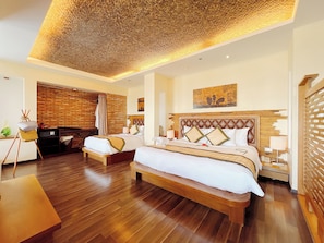 Premium bedding, down duvets, minibar, in-room safe - Aroma Beach Resort & Spa (Phan Thiet)