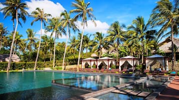 2 outdoor pools, sun loungers
