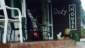 A house named 'Dozy House' with a tiled entrance and outdoor seating area. - Dozy Lamoon House (Chiang Mai)