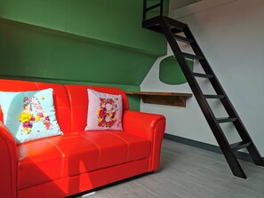 Loft Room | In-room safe, desk, free WiFi, bed sheets