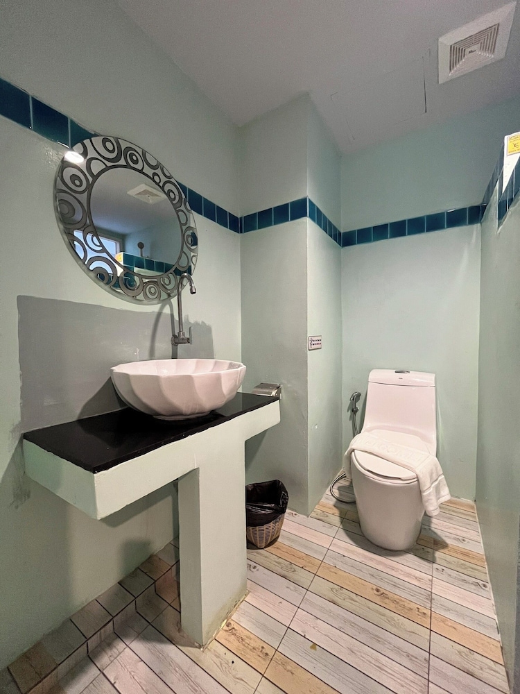 Dozy Lamoon House by null