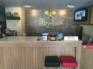 Reception - Dozy Lamoon House (Chiang Mai)