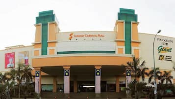 A building with a sign that reads "Sunway Carnival Mall" and another sign for "Parkson."
