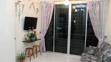 Apartment, 4 Bed Rooms | Area keluarga | TV LCD
