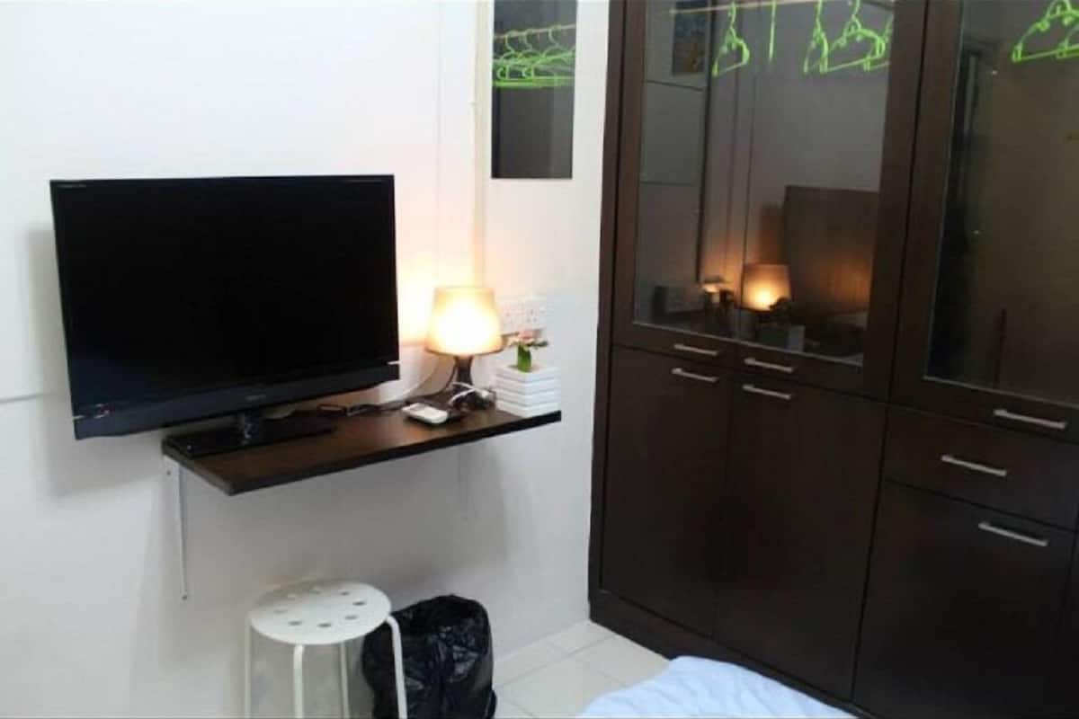 apartment, 4 bed rooms | room amenity