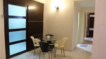 Apartment, 4 Bed Rooms | Area keluarga | TV LCD