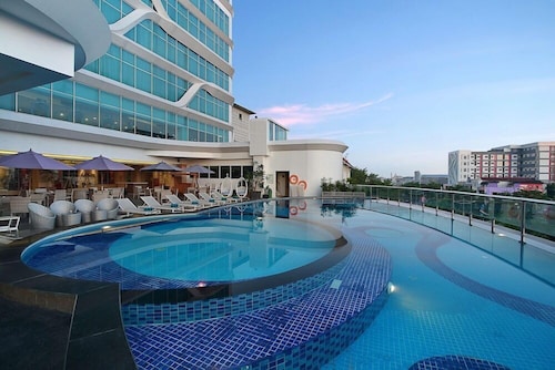 Golden Tulip Galaxy Hotel