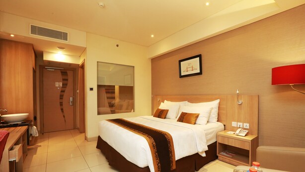 Kamar Double Superior | Minibar, brankas, meja kerja, dan setrika/meja setrika