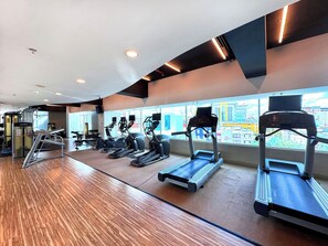 A gym with treadmills, elliptical machines, and weight equipment. - Galaxy Hotel Banjarmasin (Banjarmasin)