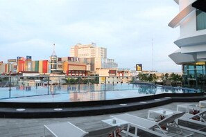 Kolam renang outdoor