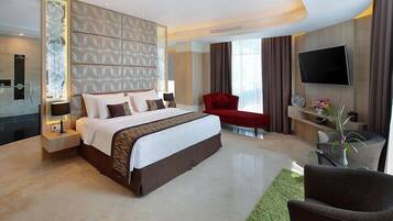 Minibar, in-room safe, desk, iron/ironing board