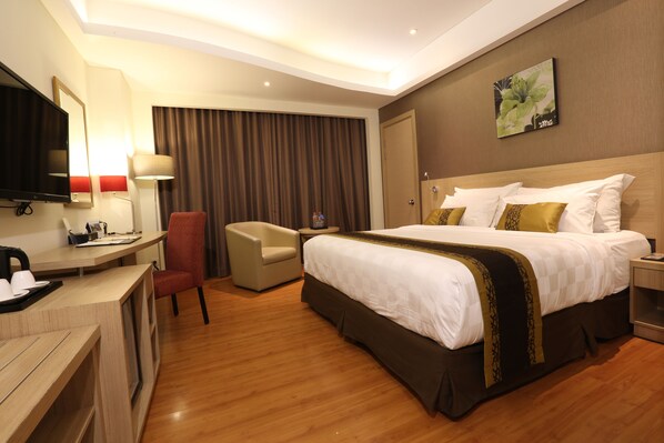 Deluxe-Doppelzimmer | Minibar, Zimmersafe, Schreibtisch, Bügeleisen/Bügelbrett