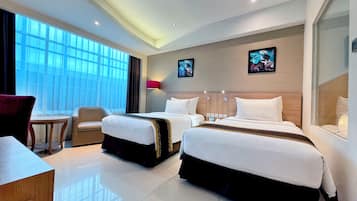 Minibar, una cassaforte in camera, una scrivania, ferro/asse da stiro