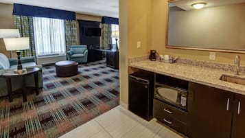 Studio, 1 King Bed, Accessible, Non Smoking (Roll-in Shower) | Living area | 39-inch flat-screen TV with cable channels, TV