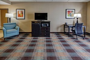 In-room safe, desk, blackout curtains, iron/ironing board - Hampton Inn & Suites Clarksville (Clarksville)
