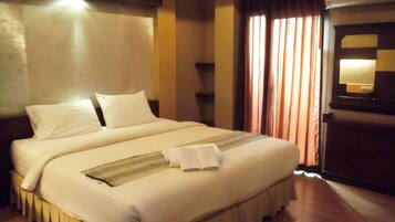 In-room safe, free WiFi