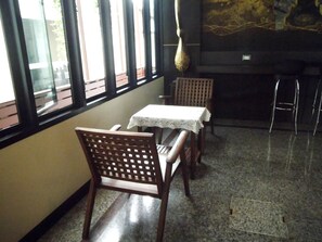Coin salon dans le hall