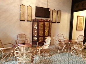 Lobby sitting area - Muntri House - Hostel (George Town)