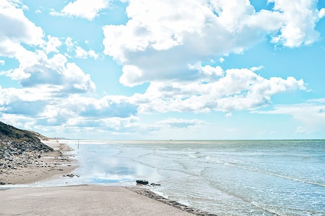 Beach nearby. Evancy Hardelot – Equihen